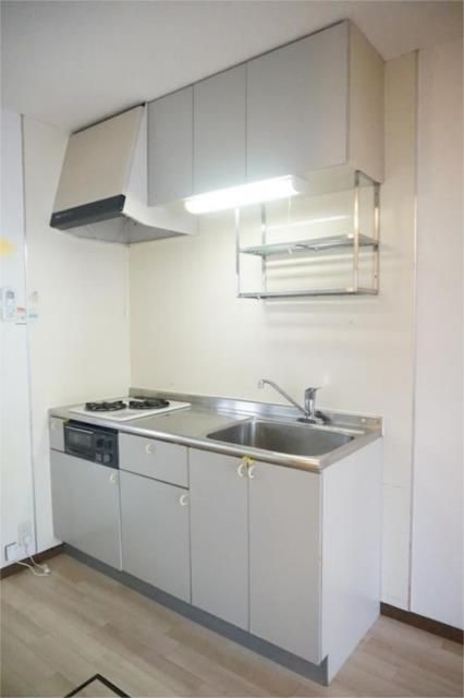 ��ʌ�����s�˒˂R���ڂ̃A�p�[�g�̃L�b�`��