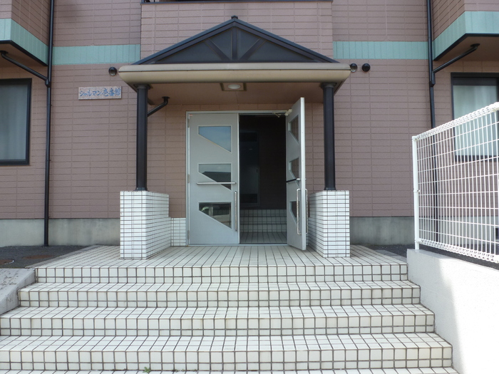 ��ʌ�����s�˒˂P���ڂ̃A�p�[�g�̃G���g�����X