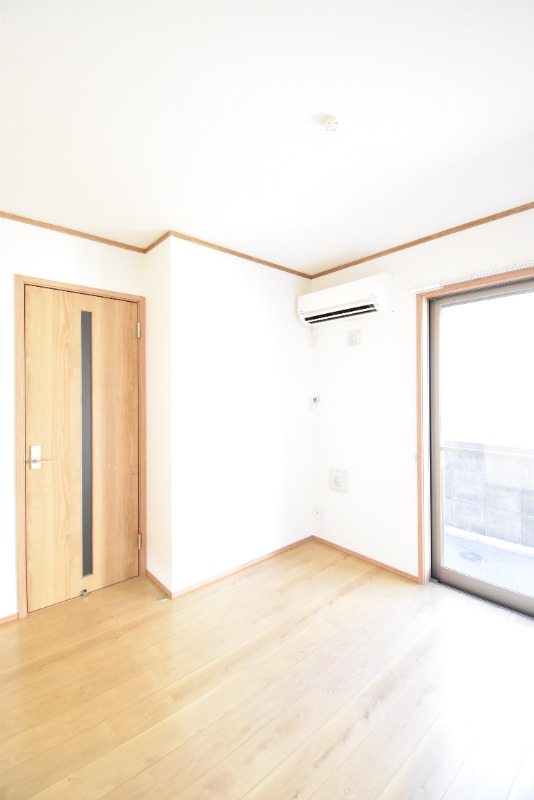 ��ʌ�����s�˒������̃A�p�[�g�̋��ԁE���r���O