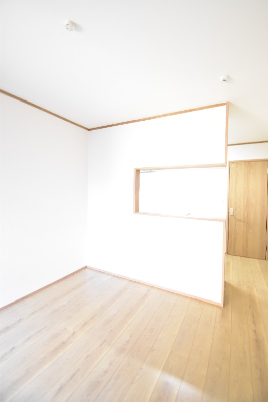 ��ʌ�����s�˒������̃A�p�[�g�̋��ԁE���r���O