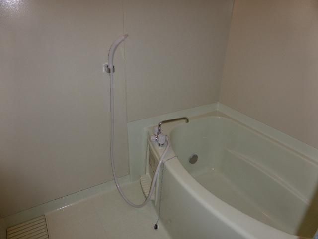 ��ʌ��������܎s��΋擌���Q���ڂ̃A�p�[�g�̃o�X