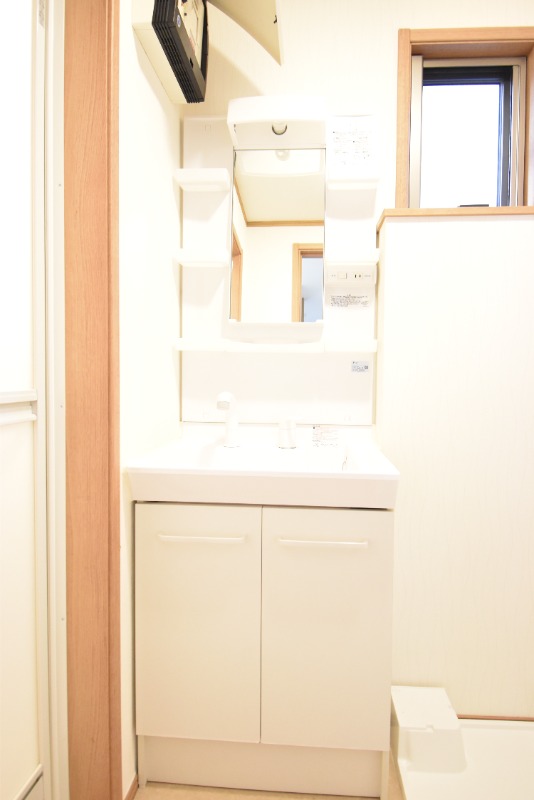 ��ʌ�����s�˒������̃A�p�[�g�̐��ʏ�