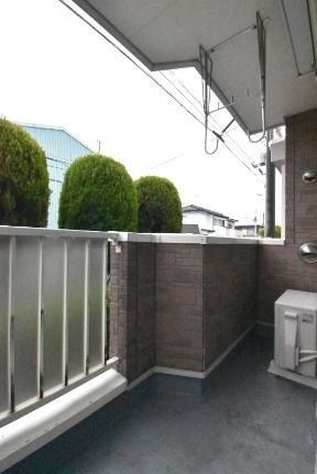 ��ʌ������s�������̃A�p�[�g�̃o���R�j�[