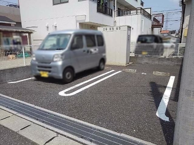 ��ʌ������s�������̃A�p�[�g�̒��ԏ�