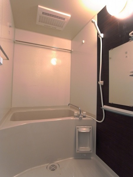 ��ʌ��������܎s�Y�a��̉ƂV���ڂ̃A�p�[�g�̃o�X