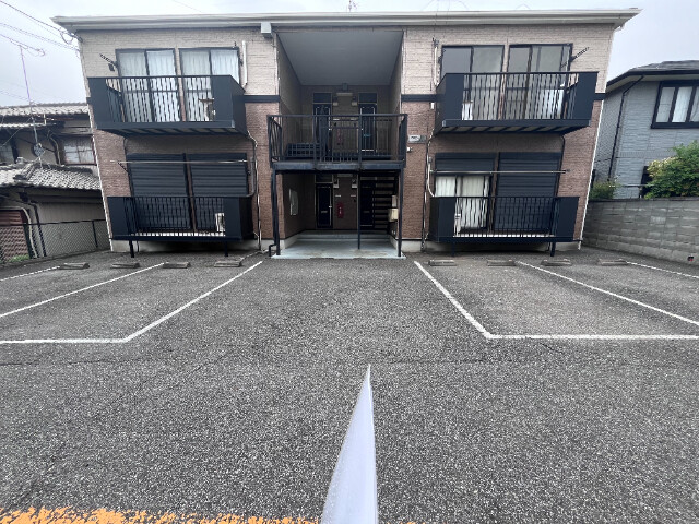 ��ʌ��������܎s��΋�钬�P���ڂ̃A�p�[�g�̒��ԏ�