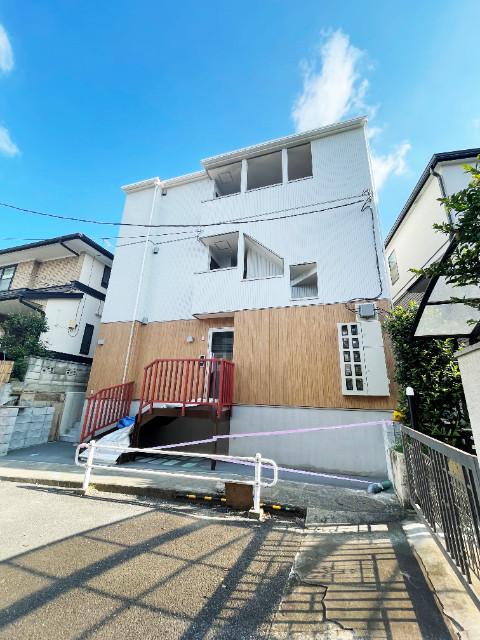 ��ʌ��������܎s�k��~�͒�528-6�̃A�p�[�g�̌����O��