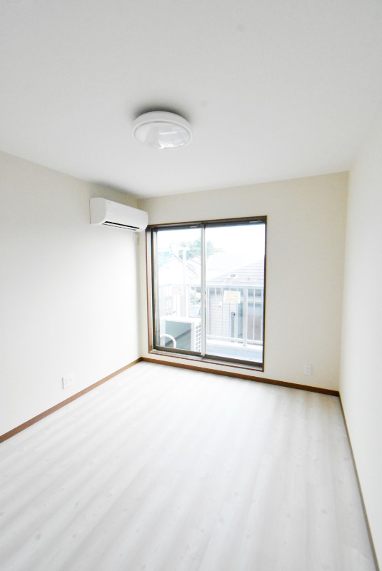 ��ʌ��������܎s�k��~�͒��̃A�p�[�g�̋����E���r���O