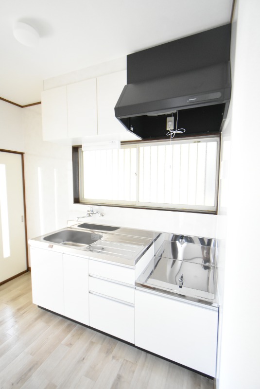 ��ʌ��k�����S�ɓޒ��厚�����̃A�p�[�g�̃L�b�`��