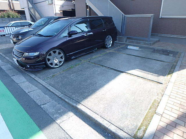 ��ʌ��������܎s��{��x�̓����P���ڂ̃A�p�[�g�̒��ԏ�