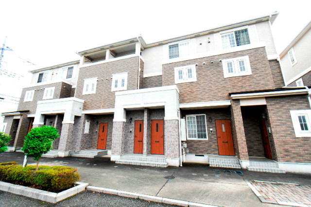 ��ʌ��k�����S�ɓޒ������j�T���ڂ̃A�p�[�g�̌����O��