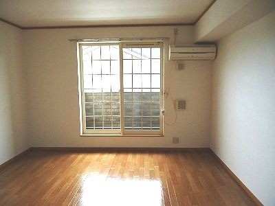 ��ʌ��k�����S�ɓޒ������j�T���ڂ̃A�p�[�g�̋��ԁE���r���O