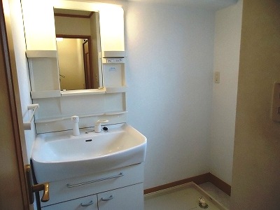 ��ʌ��k�����S�ɓޒ������j�T���ڂ̃A�p�[�g�̐��ʏ�