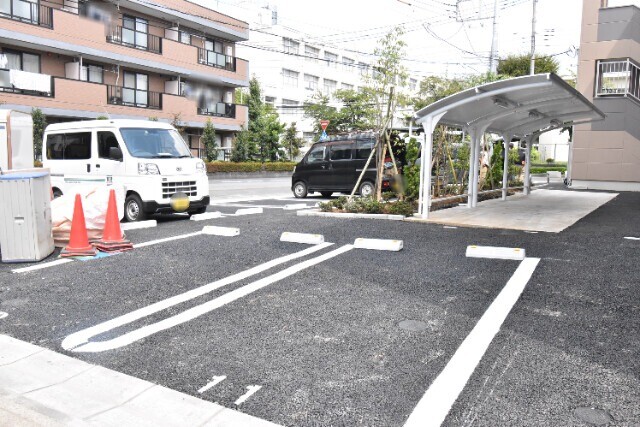 ��ʌ�����s�����Q���ڂ̃}���V�����̒��ԏ�