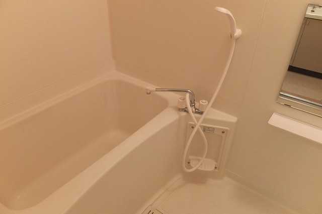 ��ʌ��@�c�s����Q���ڂ̃A�p�[�g�̃o�X