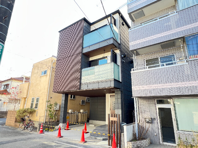 ��ʌ�����s�˒˂P���ڂ̃A�p�[�g�̌����O��