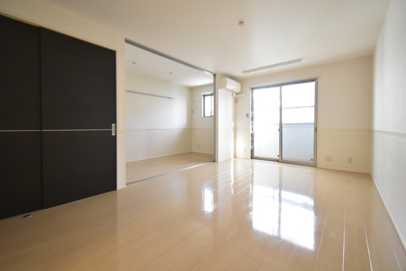 ��ʌ�����s�΋u�Q���ڂ̃A�p�[�g�̋��ԁE���r���O