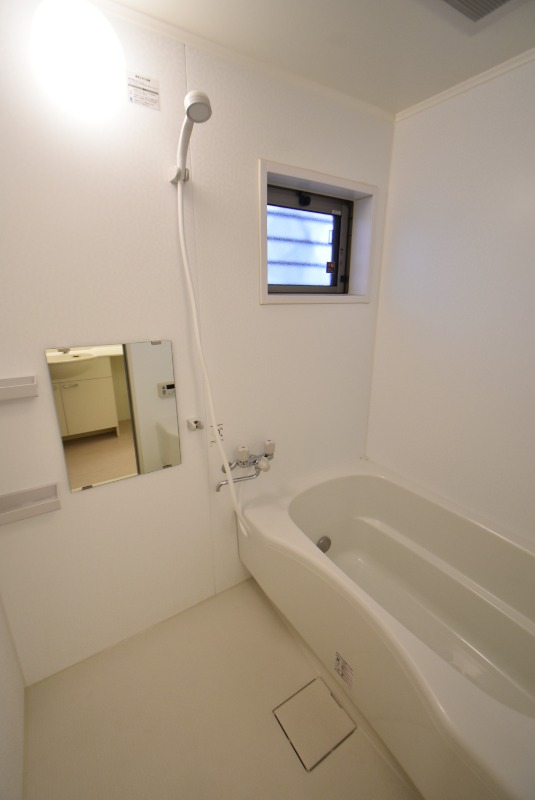 ��ʌ�����s�΋u�Q���ڂ̃A�p�[�g�̃o�X