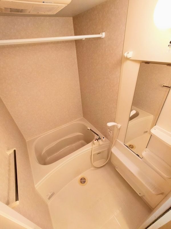 ��ʌ�����s�����J�{���R���ڂ̃A�p�[�g�̃o�X