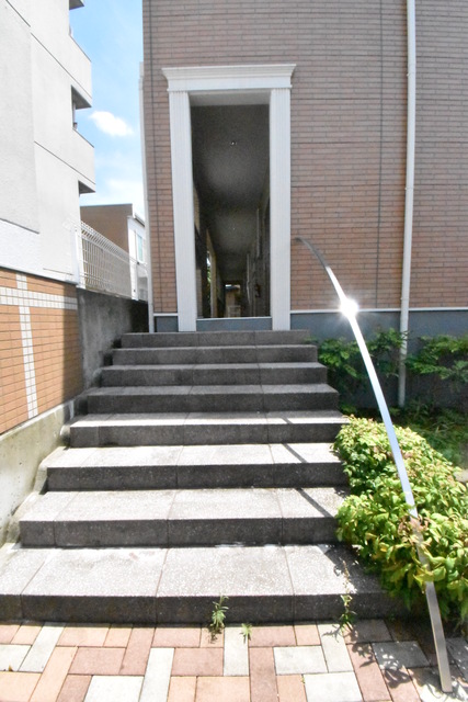 ��ʌ��������܎s�k��������Q���ڂ̃A�p�[�g�̃G���g�����X