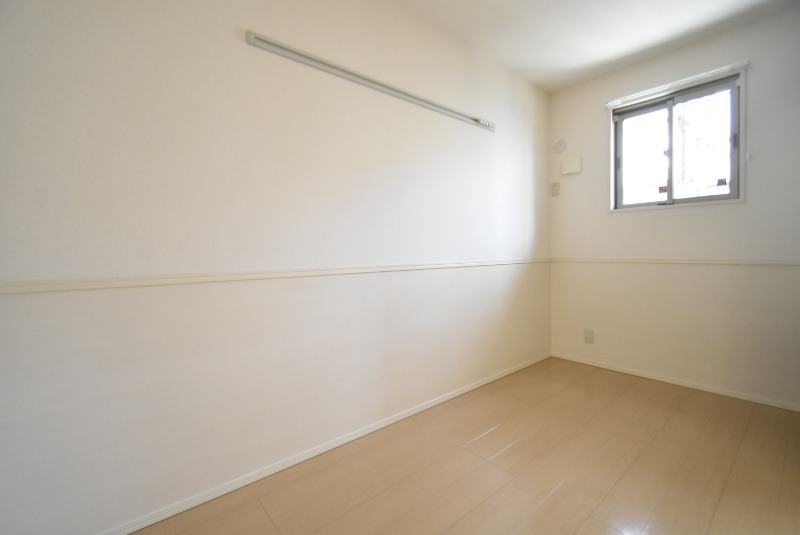 ��ʌ�����s�΋u�Q���ڂ̃A�p�[�g�̂��̑������E�X�y�[�X