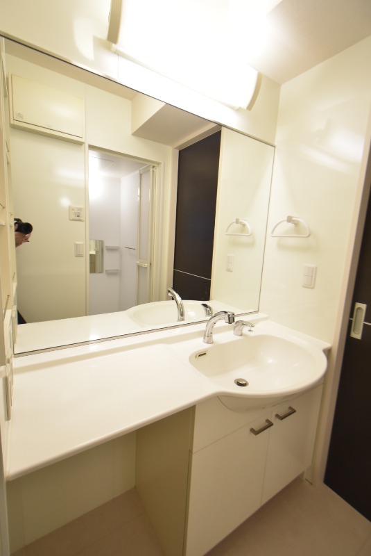 ��ʌ�����s�΋u�Q���ڂ̃A�p�[�g�̐��ʏ�