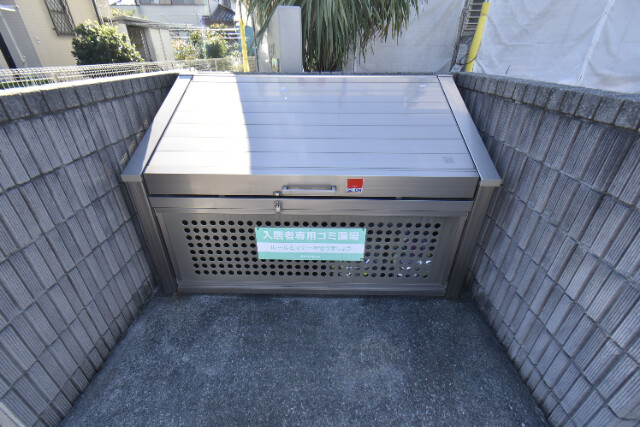 ��ʌ�����s�΋u�Q���ڂ̃A�p�[�g�̂��̑�