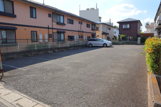 ��ʌ��������܎s����O���U���ڂ̃A�p�[�g�̒��ԏ�