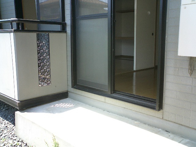 ��ʌ��������܎s�k����i���Q���ڂ̃A�p�[�g�̃o���R�j�[