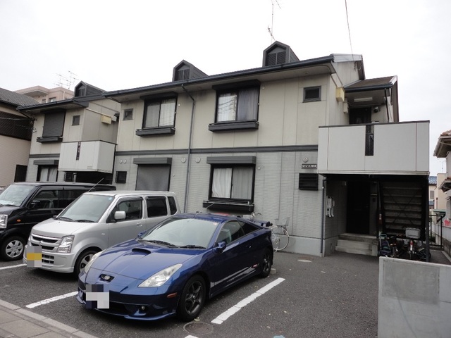 ��ʌ��������܎s�k����i���Q���ڂ̃A�p�[�g�̒��ԏ�