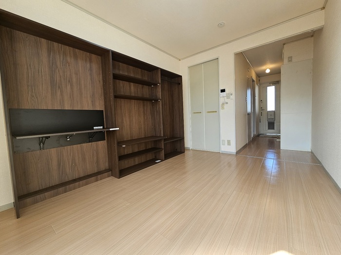 ��ʌ�����s�˒˂S���ڂ̃A�p�[�g�̋����E���r���O