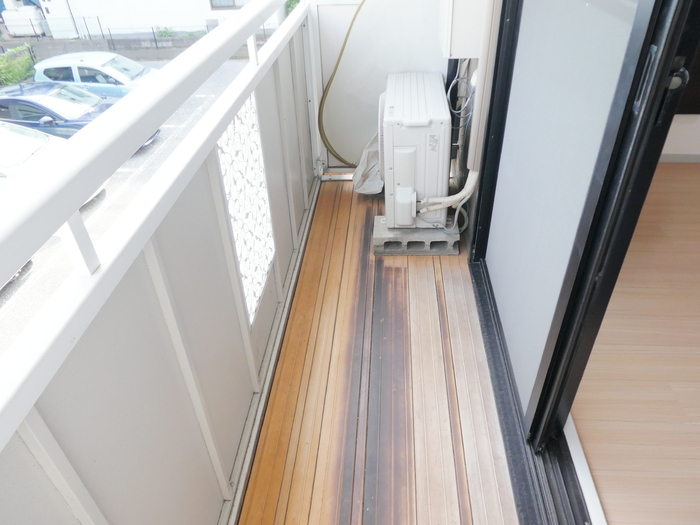 ��ʌ�����s�˒˂S���ڂ̃A�p�[�g�̃o���R�j�[