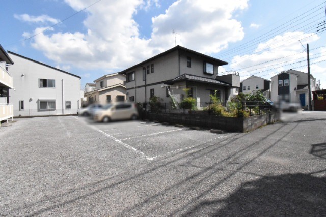 ��ʌ�����s�˒˂S���ڂ̃A�p�[�g�̒��ԏ�