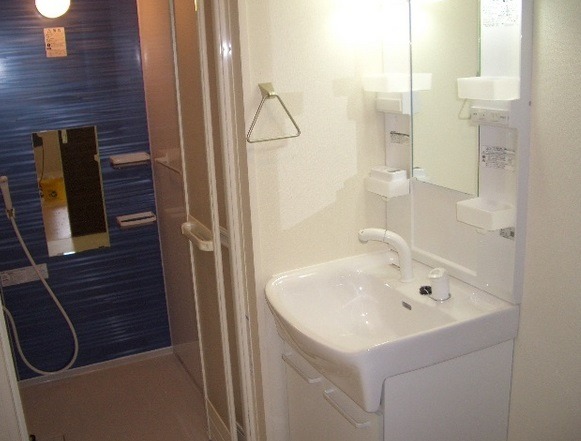 ��ʌ�����s�厚���s�̃A�p�[�g�̐��ʏ�