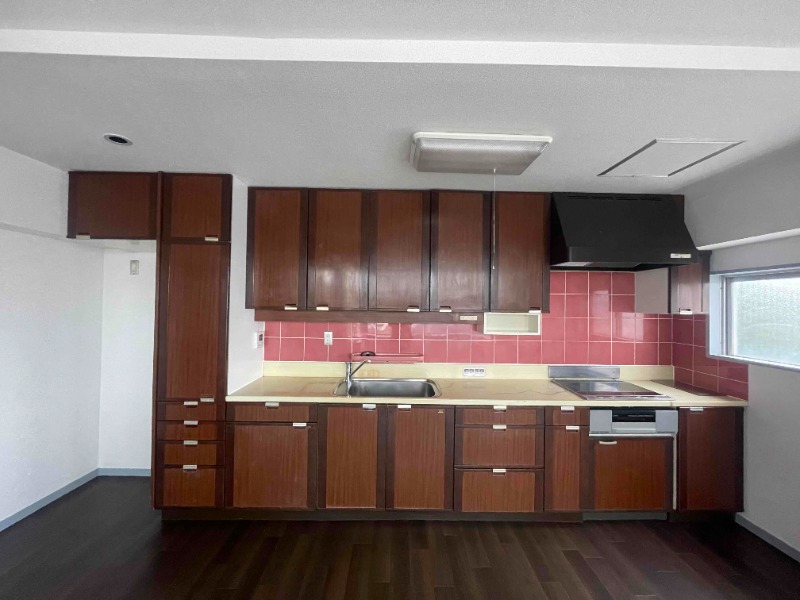 ��ʌ��������܎s��敶���Q���ڂ̃}���V�����̃L�b�`��