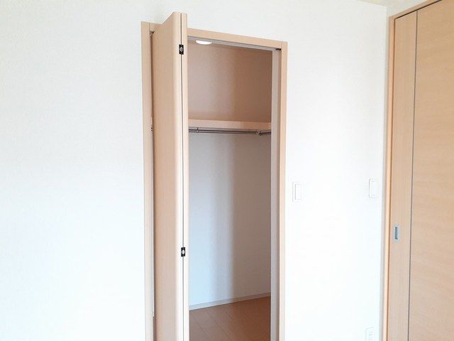 ��ʌ��z�J�s���C�N�^�E���U���ڂ̃A�p�[�g�̂��̑��ݔ�