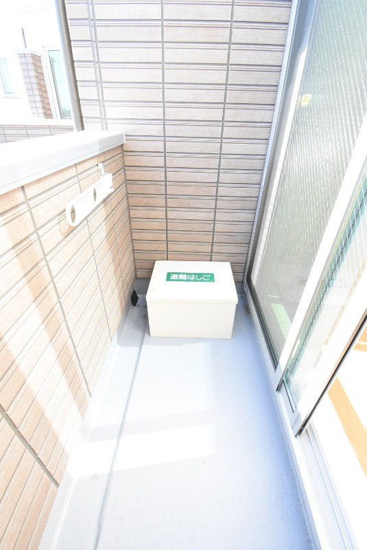 ��ʌ��������܎s�����擌��{�U���ڂ̃A�p�[�g�̃o���R�j�[