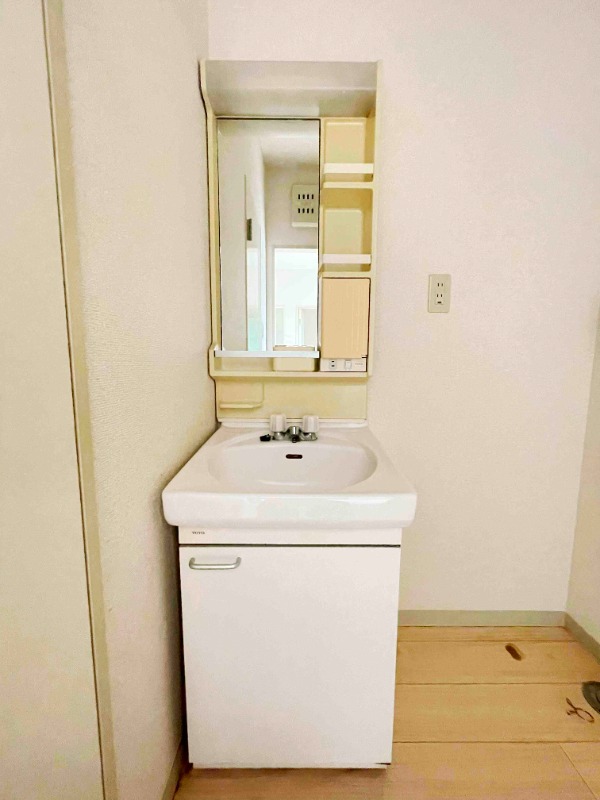 ��ʌ���z�s�厚�I��̃A�p�[�g�̐��ʏ�