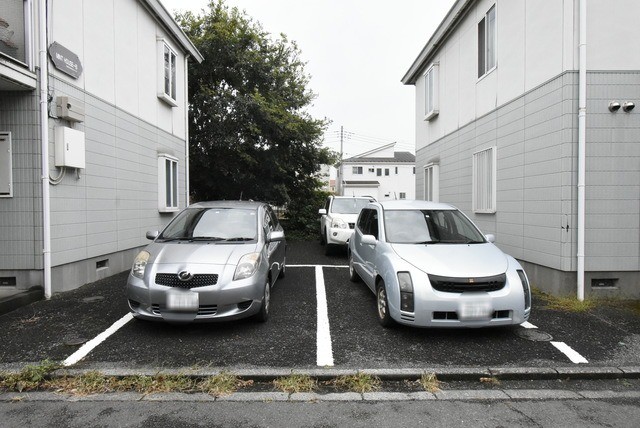 ��ʌ���z�s�厚�I��̃A�p�[�g�̒��ԏ�