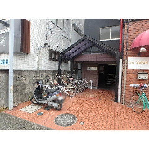 ��ʌ�����s�{�{���̃}���V�����̃G���g�����X