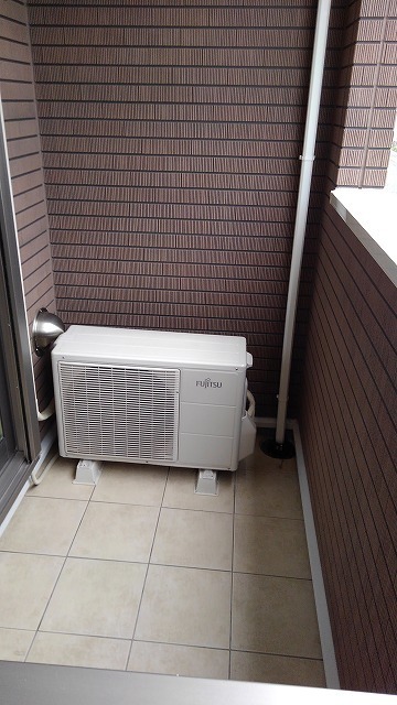 ��ʌ��������܎s�k����i���Q���ڂ̃A�p�[�g�̃o���R�j�[