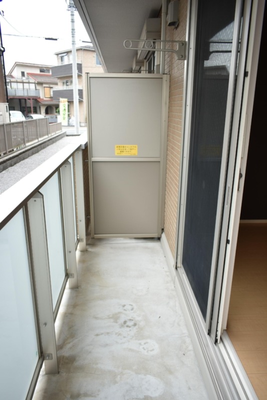 ��ʌ��������܎s��{��O���Q���ڂ̃A�p�[�g�̃o���R�j�[