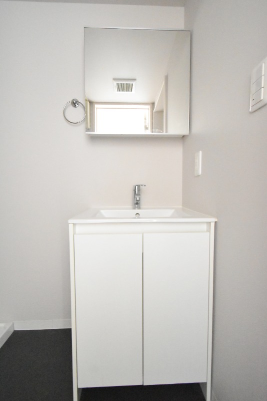 ��ʌ��z�J�s�ԎR���R���ڂ̃A�p�[�g�̐��ʏ�