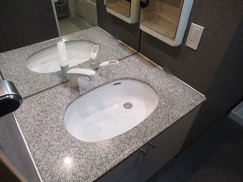 ��ʌ��������܎s�Y�a��j���J�Q���ڂ̃}���V�����̐��ʏ�