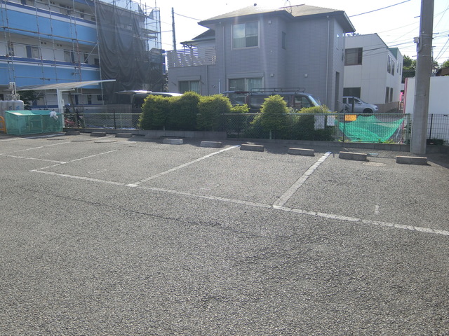 ��ʌ��������܎s������厚���n��̃e���X�n�E�X�̒��ԏ�