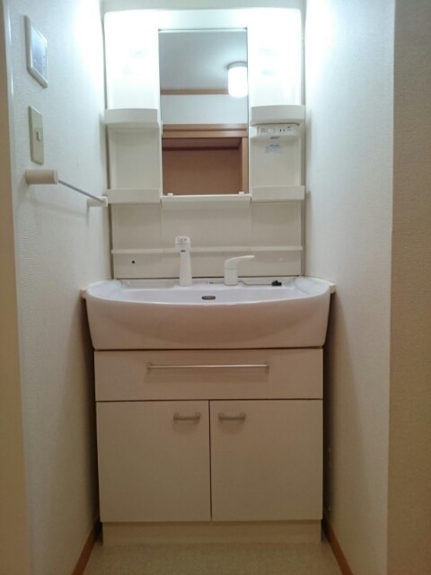 ��ʌ��k�����S�ɓޒ������j�T���ڂ̃A�p�[�g�̐��ʏ�