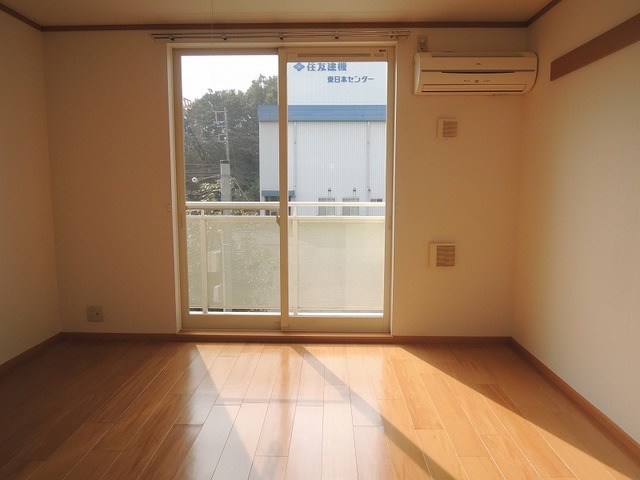 ��ʌ��k�����S�ɓޒ������j�T���ڂ̃A�p�[�g�̃o���R�j�[