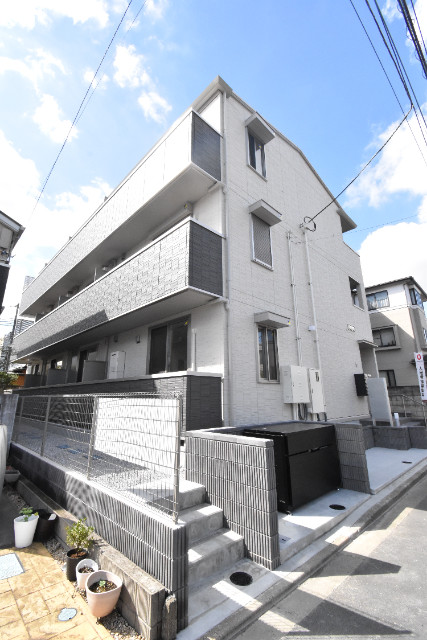 ��ʌ��������܎s�Y�a��̉ƂS���ڂ̃A�p�[�g�̌����O��