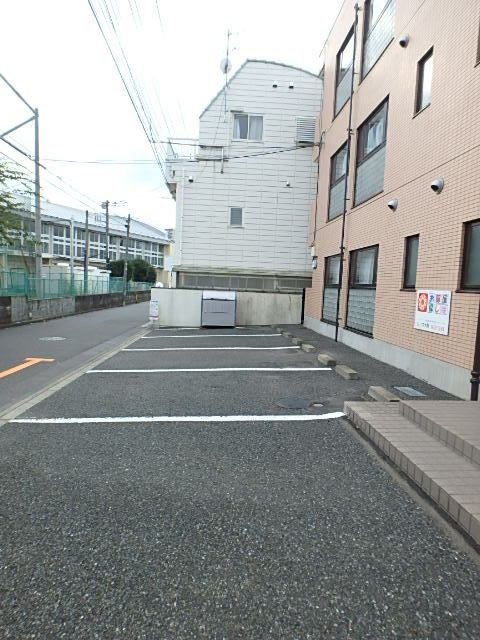 ��ʌ��������܎s��{��x�̓����P���ڂ̃}���V�����̒��ԏ�