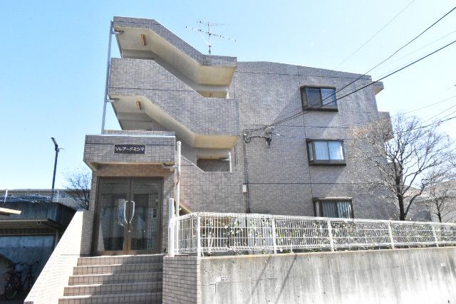 ��ʌ��������܎s��{��O���P����752-2�̃}���V�����̌����O��